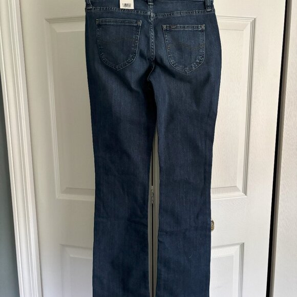 New with tags, Women's Lee Bootcut, Mid Rise Jeans.  Size 2 Long - Picture 2 of 2